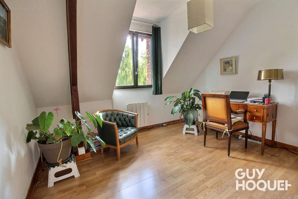 Maison à SAINTE-GENEVIEVE-DES-BOIS