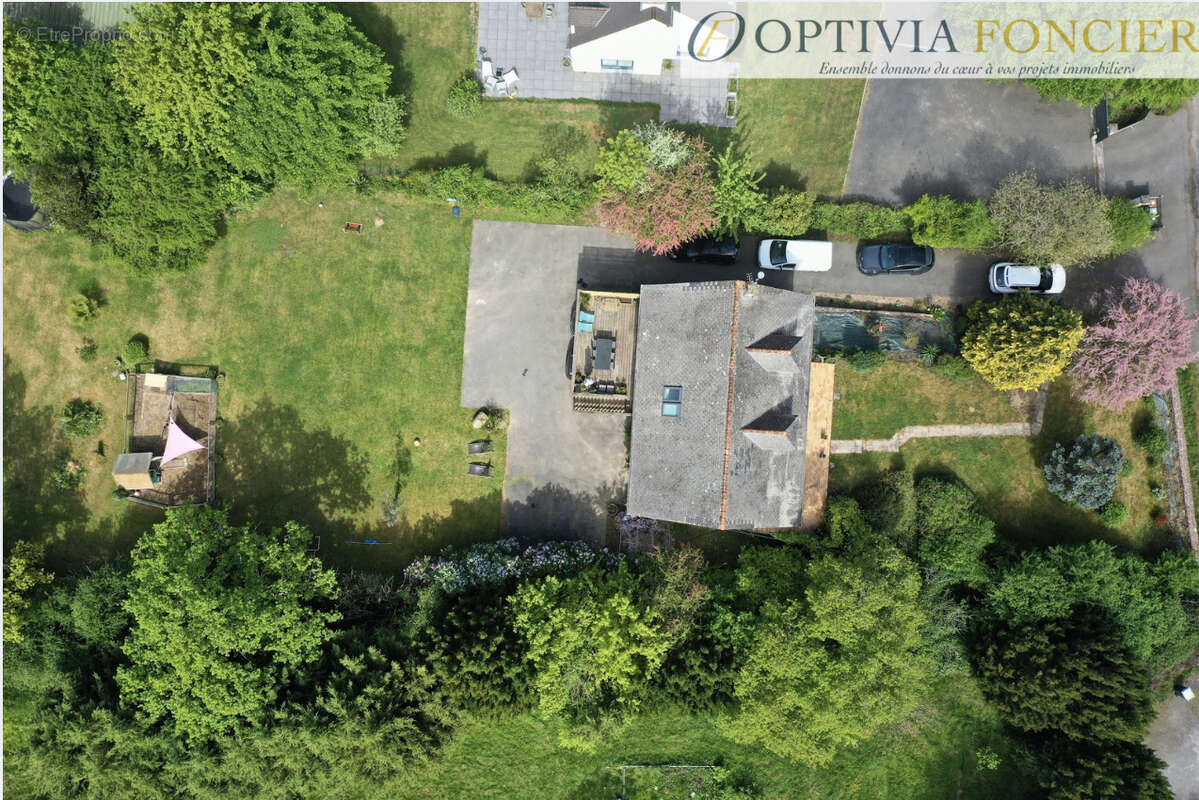 Propriété T7 1421 m2 avec sous-sol complet (100 m2) et 4 200 m2 de terrain - photo 15