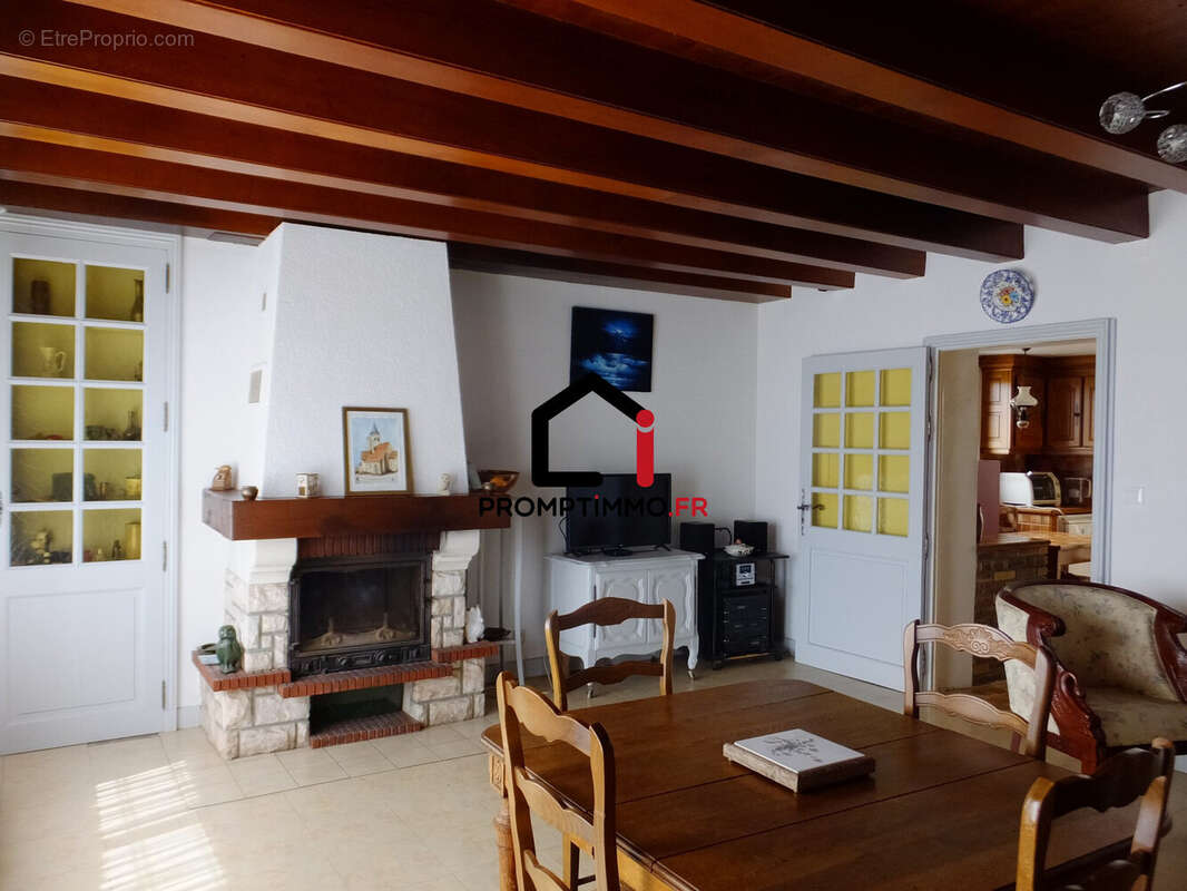 Maison 154 m² à Ainay-Le-Chateau  - photo 4