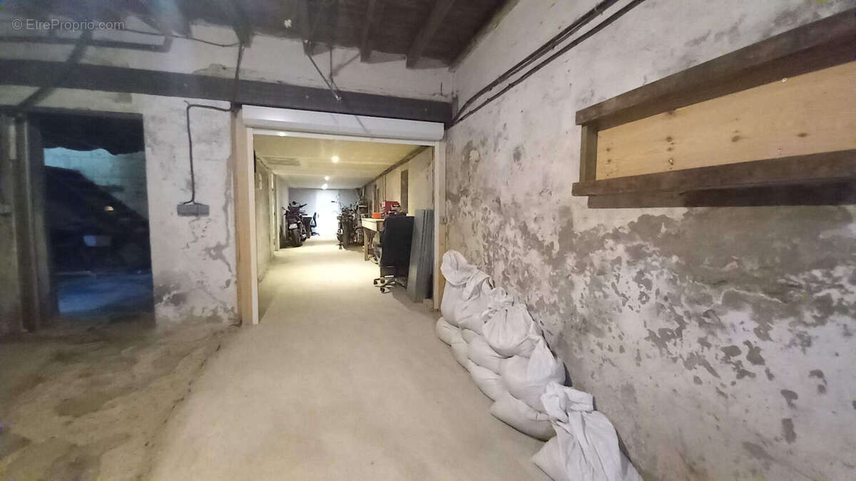 Photo 3 - Parking à LORMONT