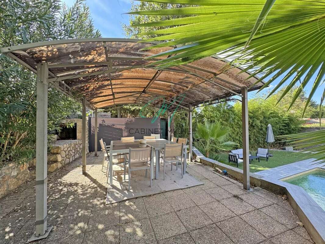 Maison à ROQUEFORT-LES-PINS