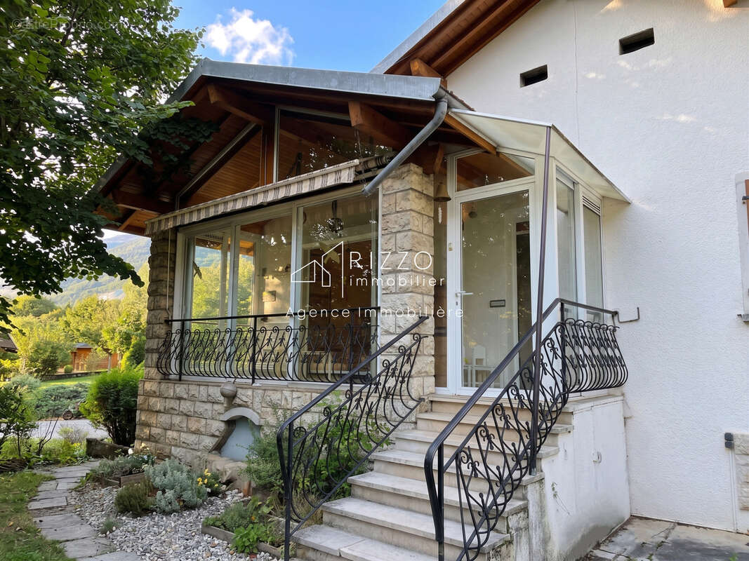 Maison individuelle à CROZET (01170) - 590 000 € FAI - photo 3