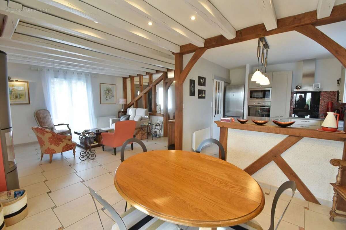 Maison à LA CHAUSSEE-SAINT-VICTOR