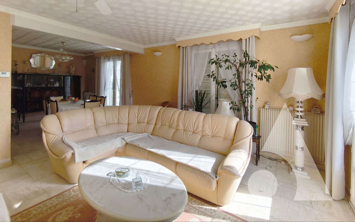 Maison 4 chambres + bureaux - sous sol total - photo 3