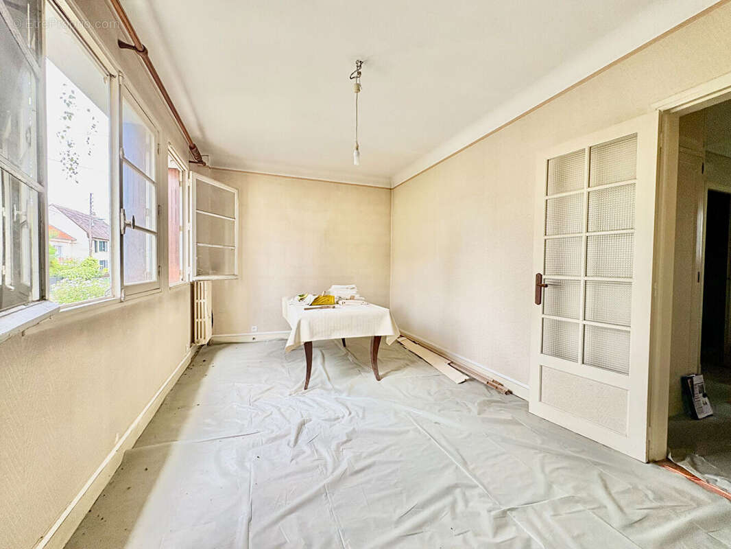 Maison à VERRIERES-LE-BUISSON