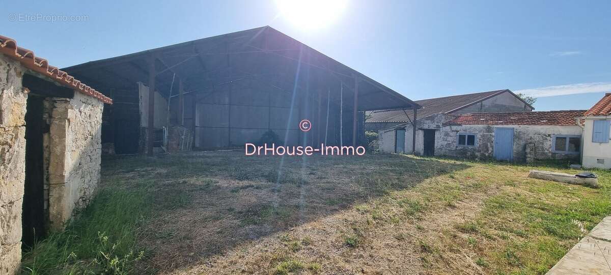 Maison 150 m² à Saint-Denis-Du-Payre  - photo 12