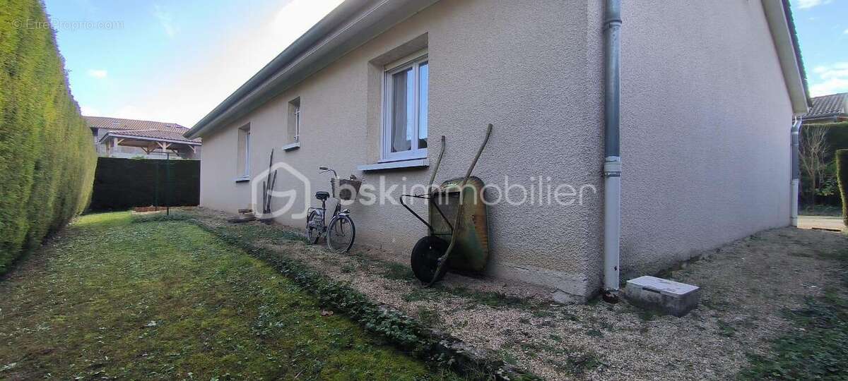 Maison à LA CHAPELLE-DE-GUINCHAY