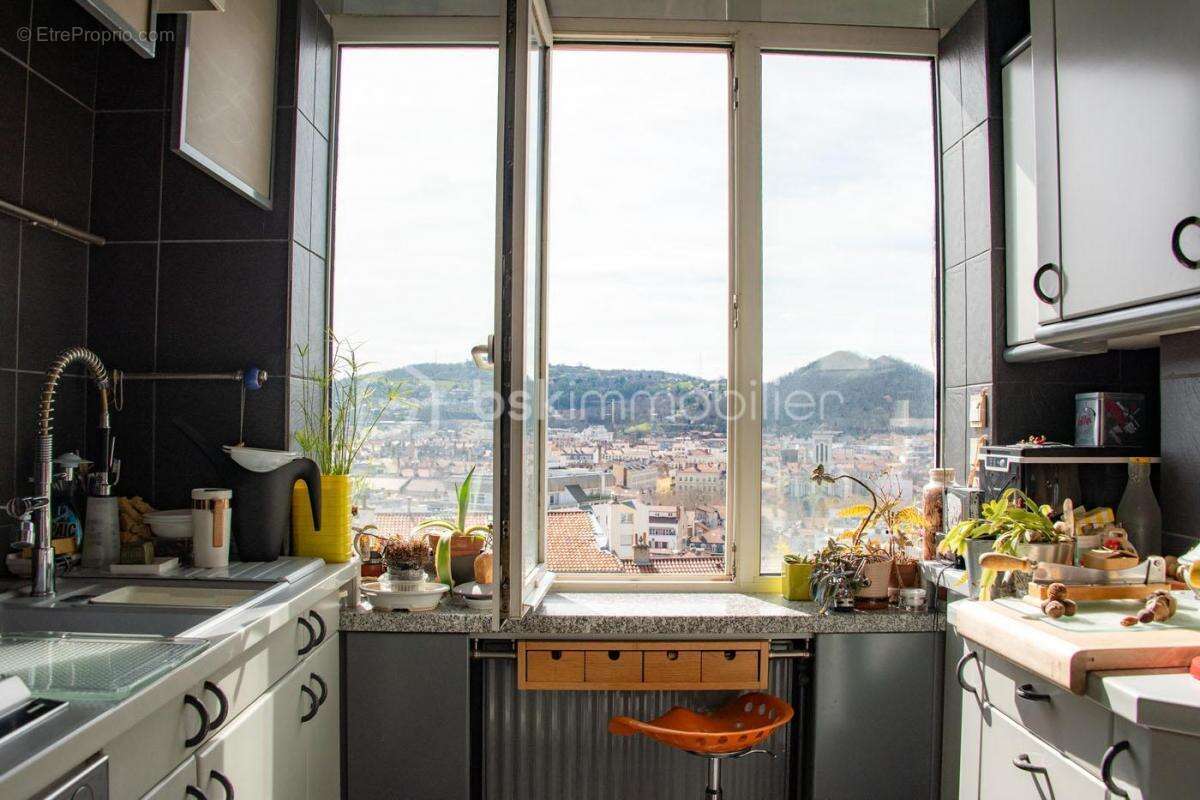 Appartement à SAINT-ETIENNE