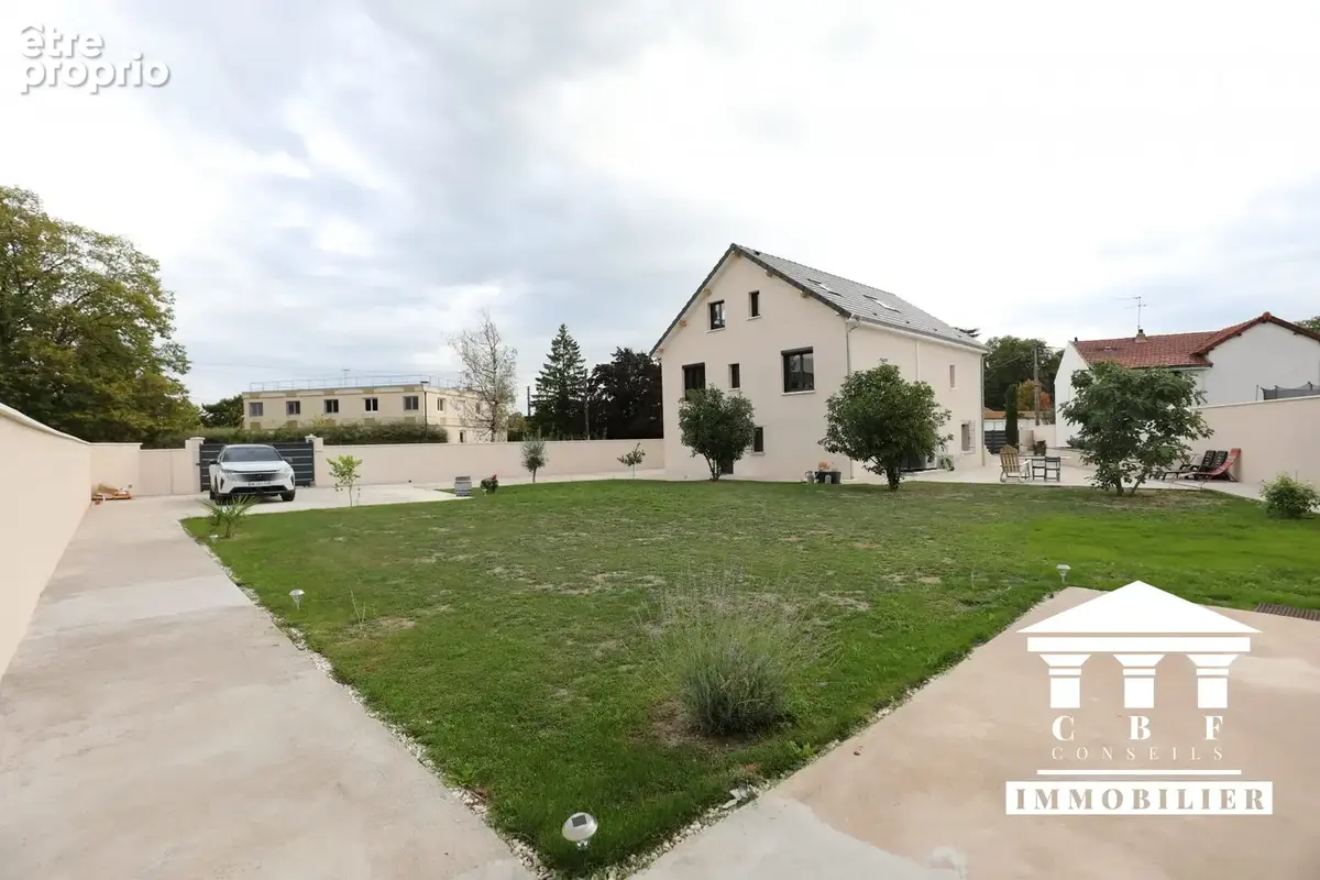 Maison 9 pièces 235 m² à vendre à Saint-Remy (71100) - photo 2