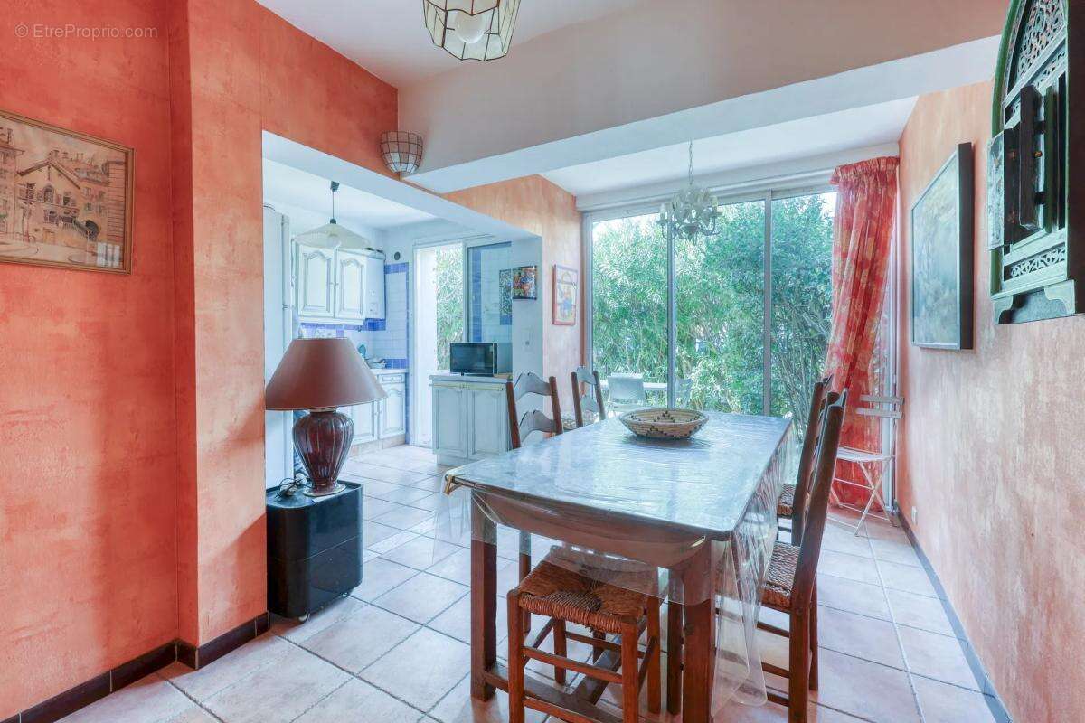 Appartement à SAINT-CYR-SUR-MER