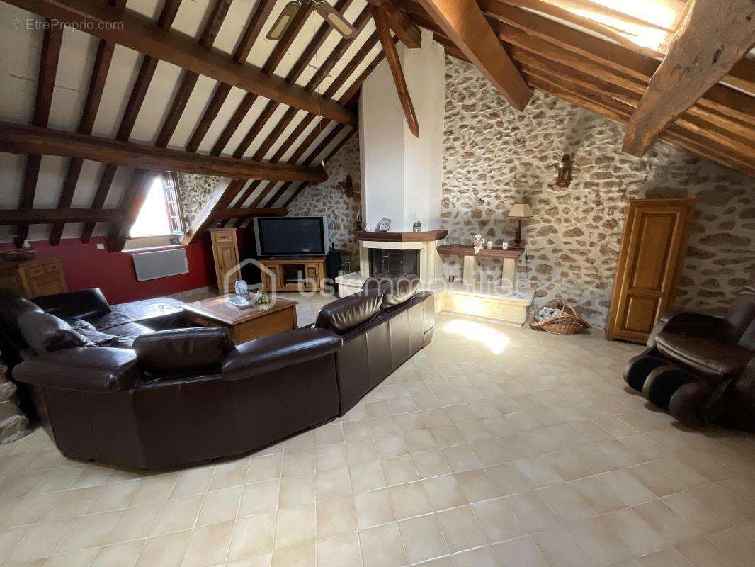  Ensemble immobilier polyvalent à Bouray-sur-Juine - photo 3