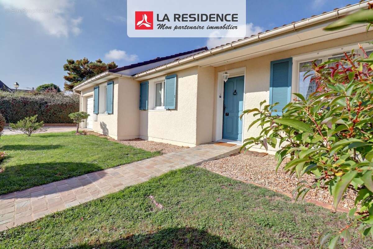 Maison à NEAUPHLE-LE-CHATEAU