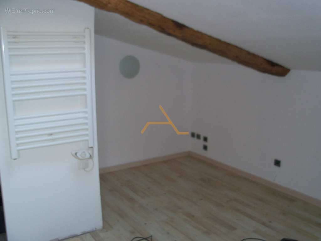 Maison à MONTJOUX