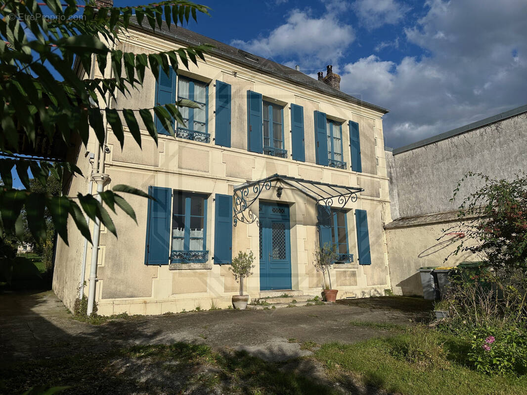 Maison à VILLENEUVE-LES-SABLONS