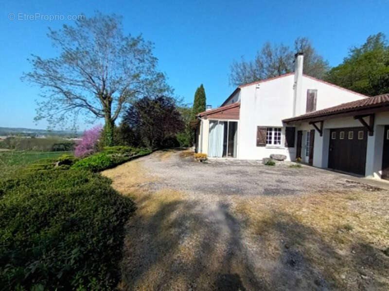 Maison à PORT-SAINTE-MARIE