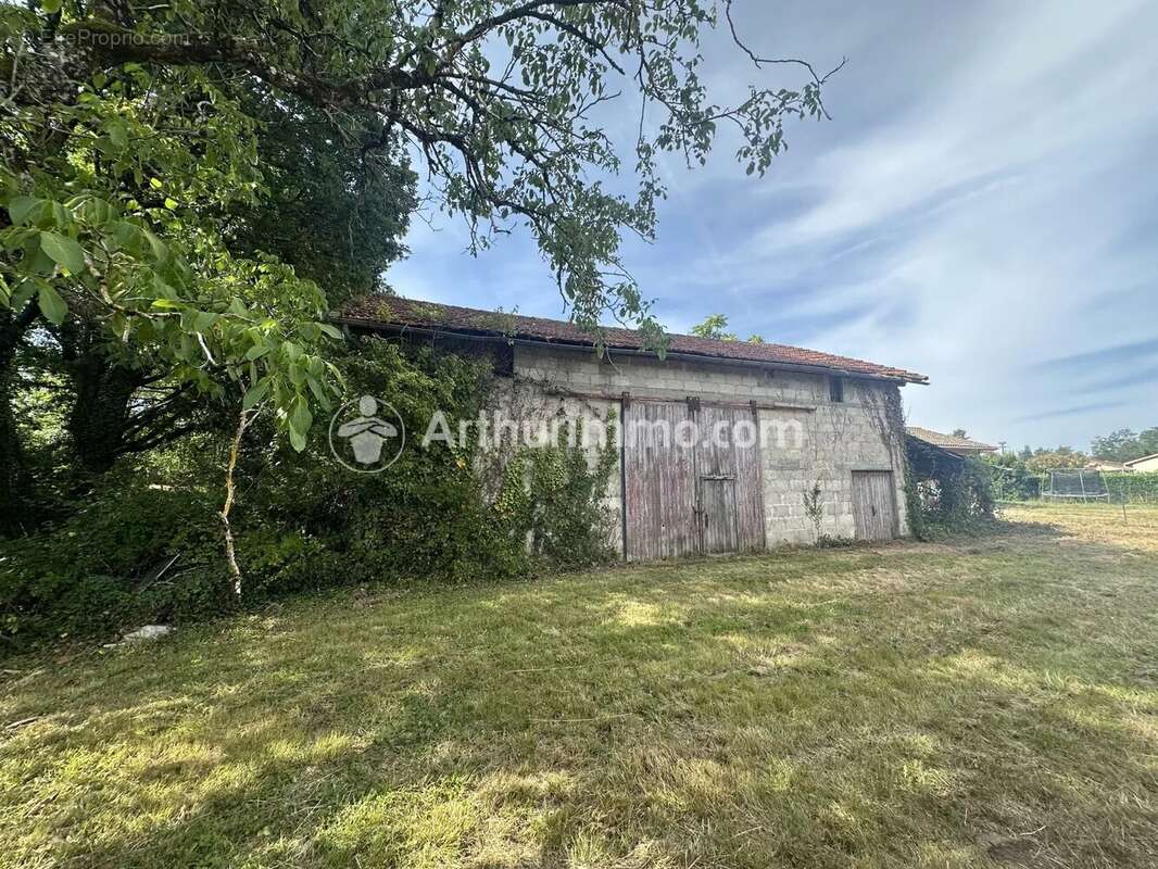 Ensemble immobilier avec maison, grange et plus de 7 000 m² de terrain – Neuvic - photo 7