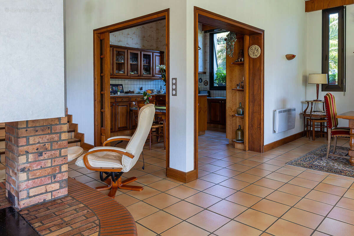 Maison 219 m² à Saint-Palais  - photo 8