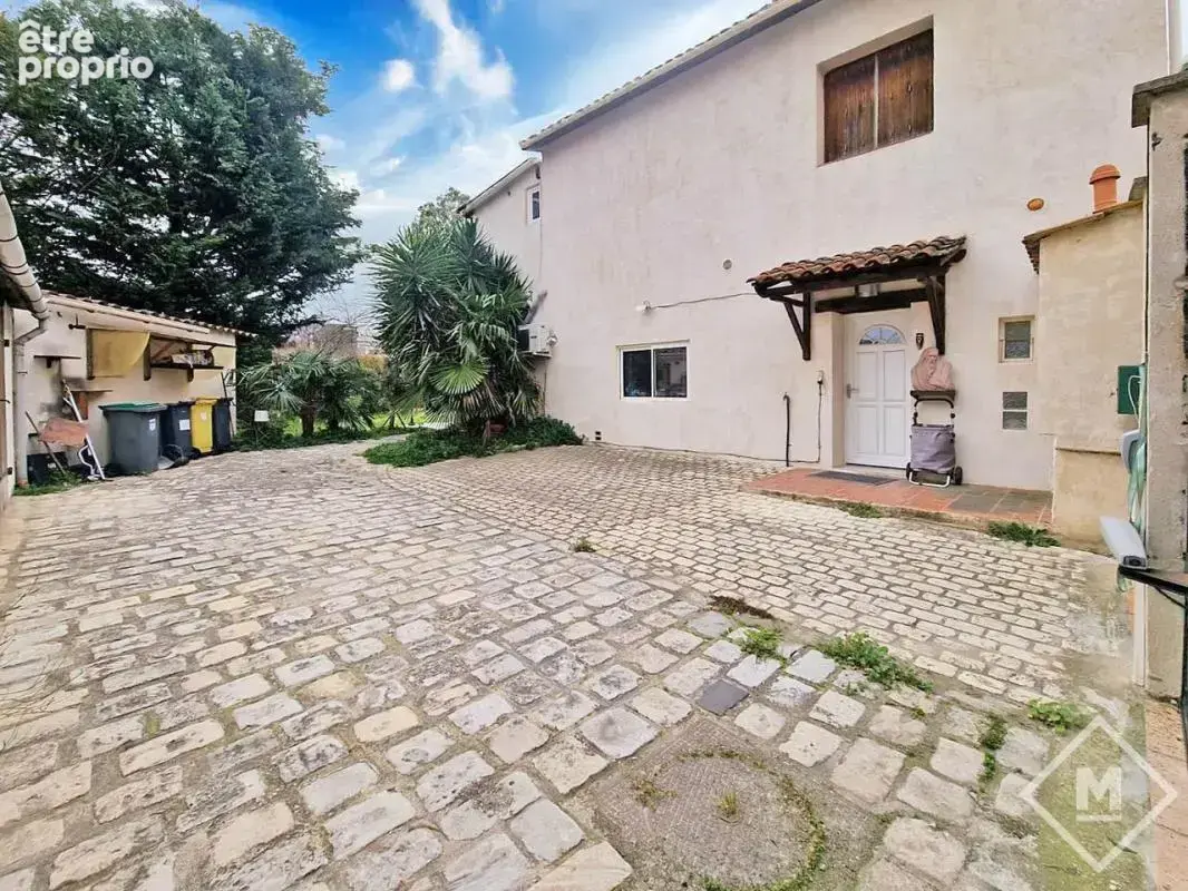 Maison familiale de 282 m² avec piscine, dépendances et fort potentiel 13013 - photo 34