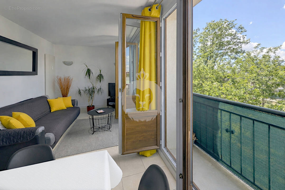 Appartement à SAINT-MAUR-DES-FOSSES