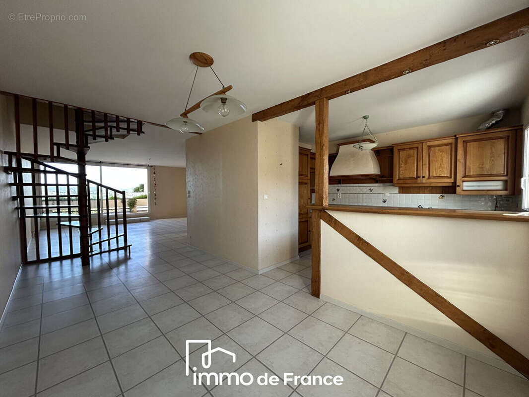 Appartement à ONET-LE-CHATEAU