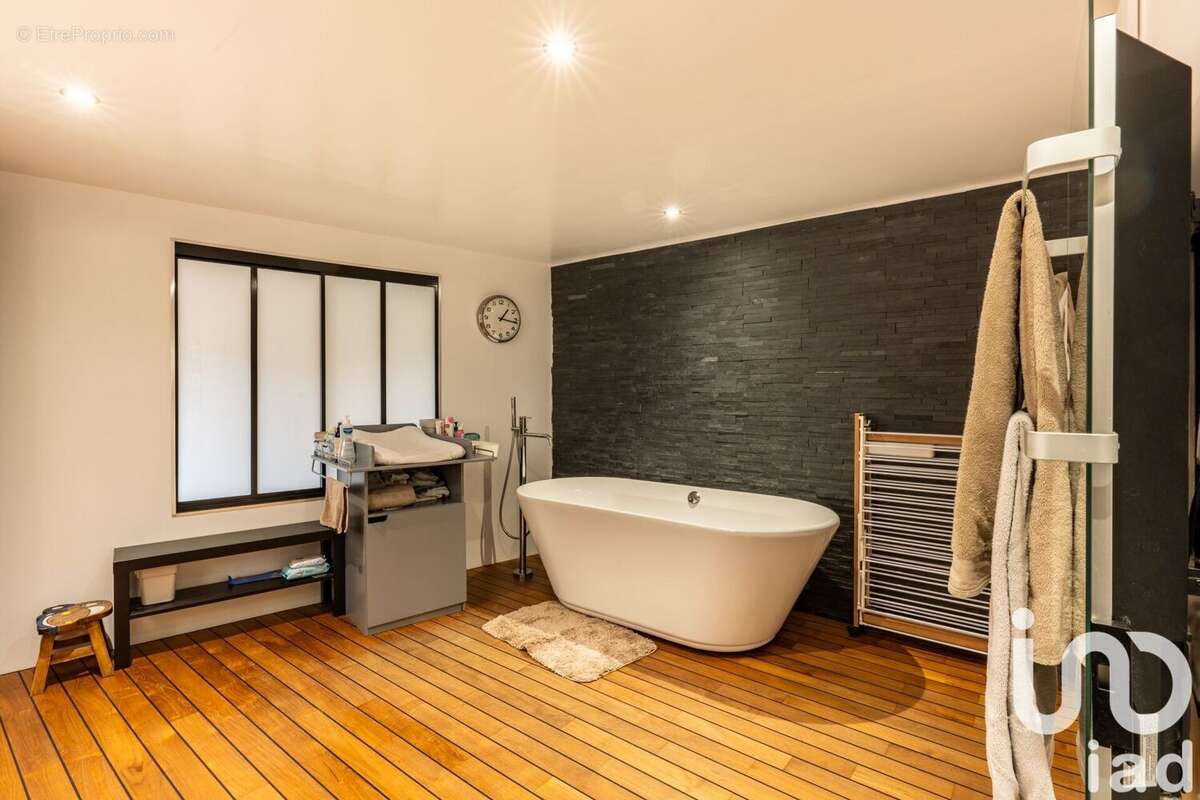 Photo 9 - Maison à SAINT-MARTIN-LA-SAUVETE