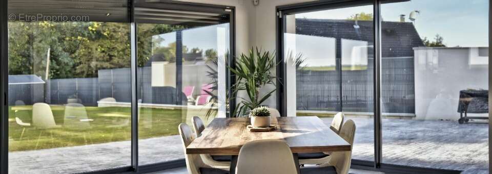 Terrain à LE MESNIL-LE-ROI