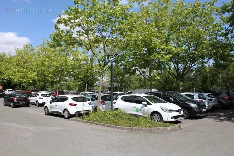 Commerce à MONTIGNY-LE-BRETONNEUX