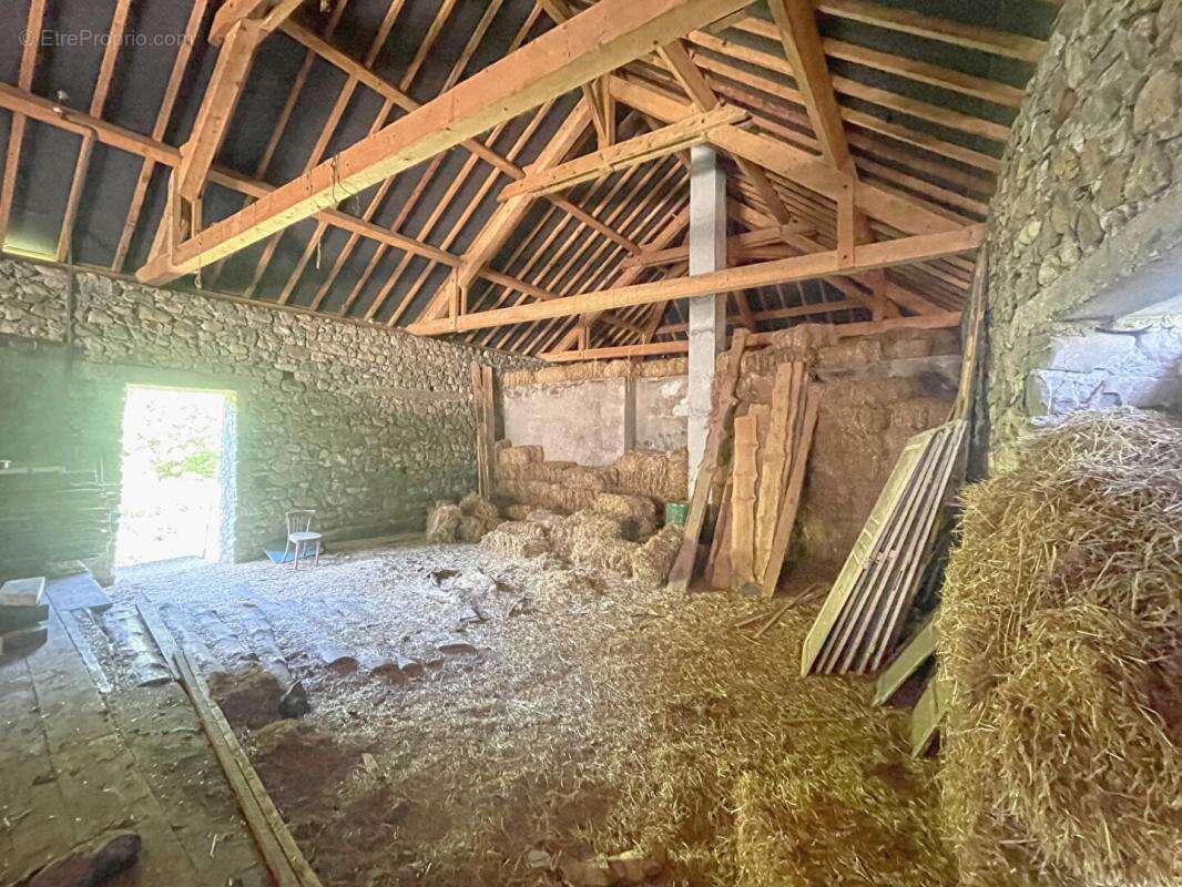 Ferme à restaurer 400m2 Saint Laurent du Cros (05500) - photo 13