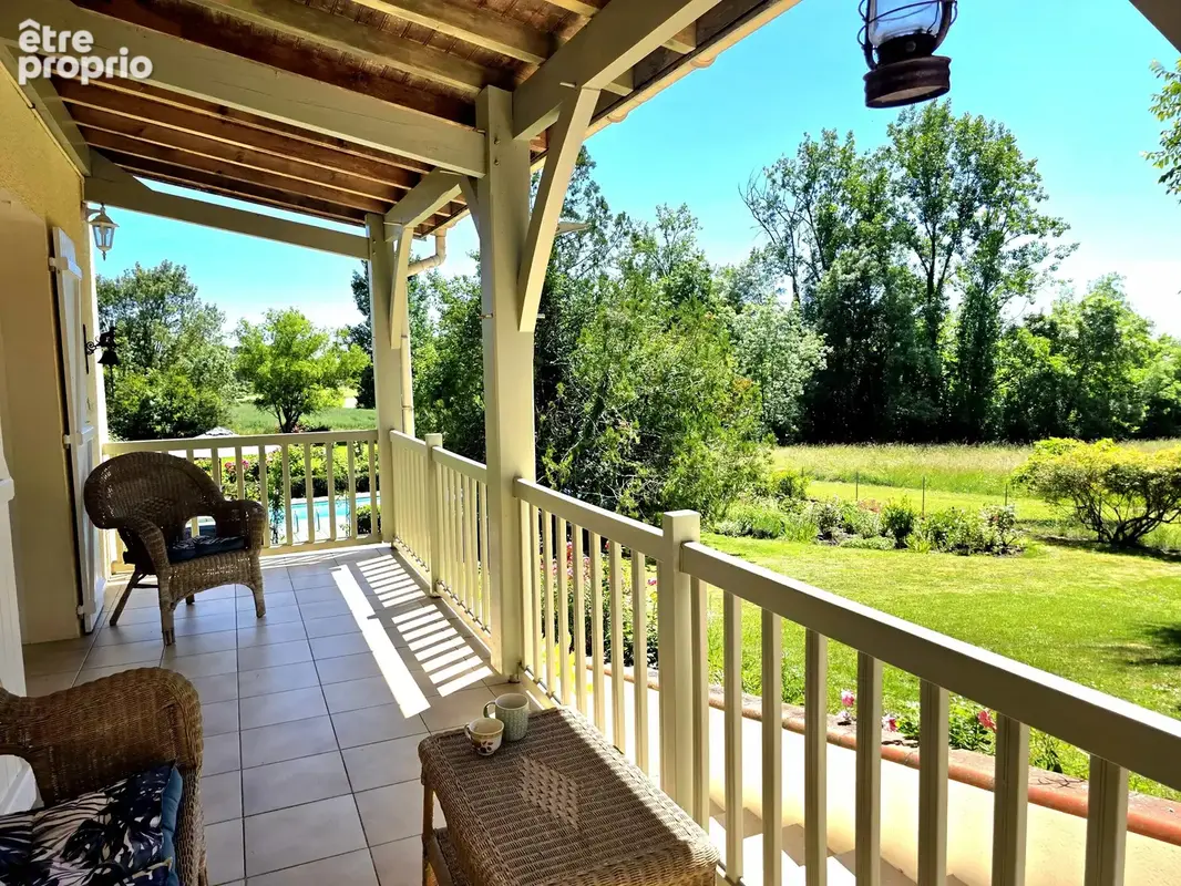 Charmante maison familiale avec piscine et terrasse, grand jardin et belles vues dégagées - photo 14