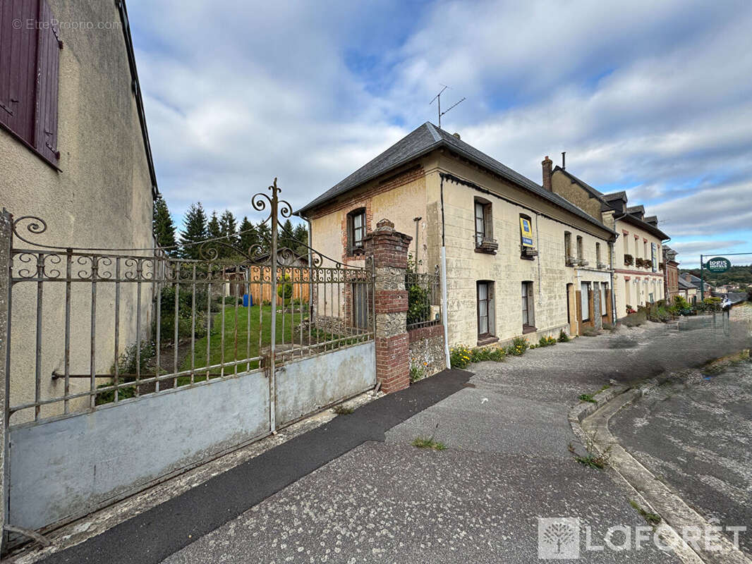 Maison à SAINT-EVROULT-NOTRE-DAME-DU-BOIS