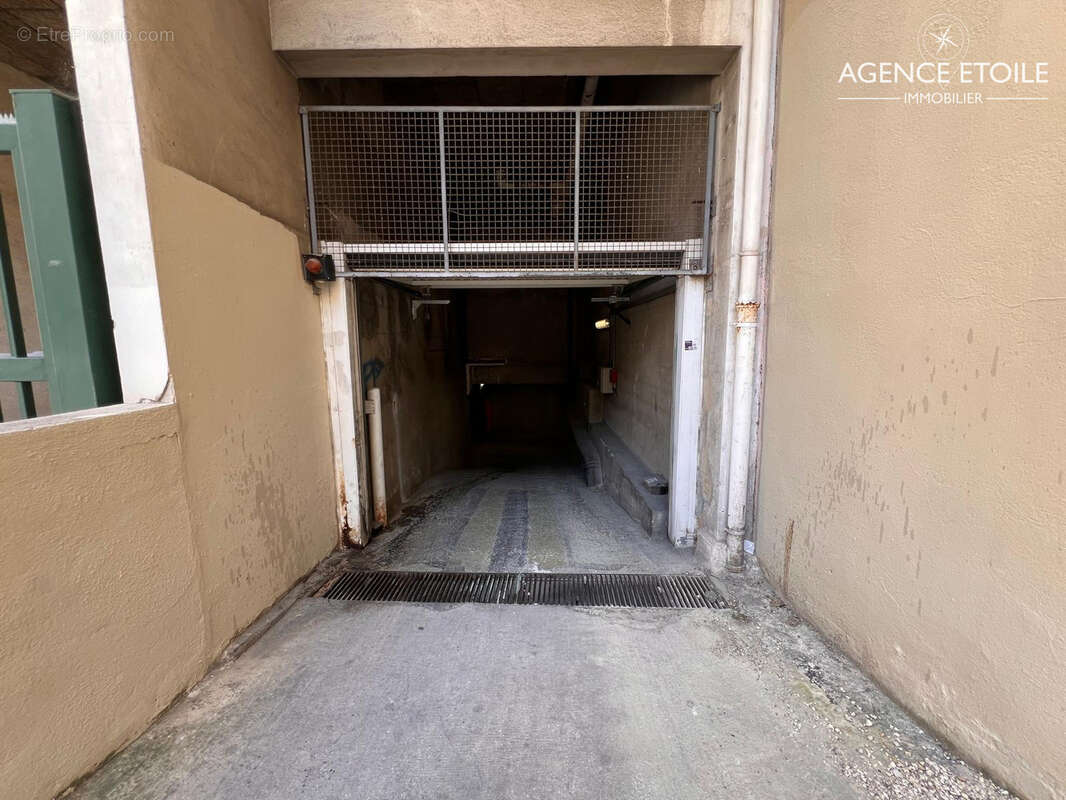 Parking à MARSEILLE-6E