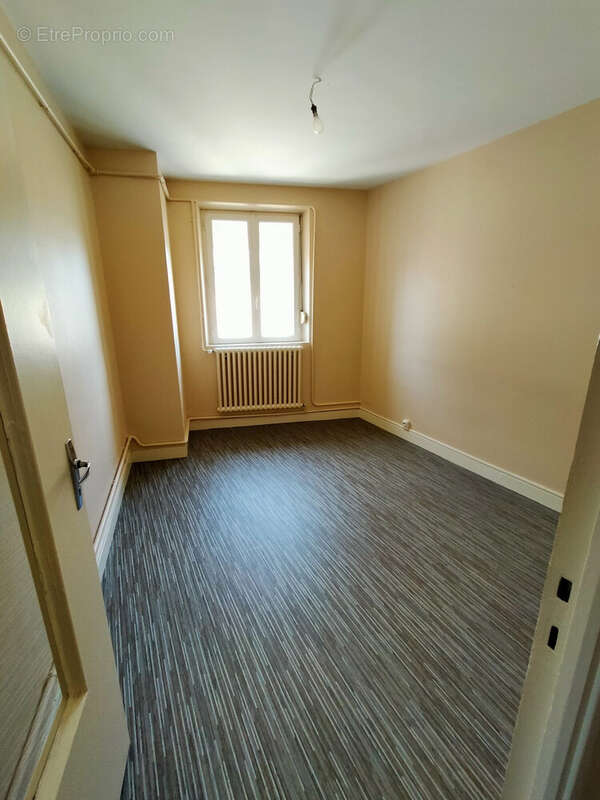 Appartement à VRIGNE-AUX-BOIS