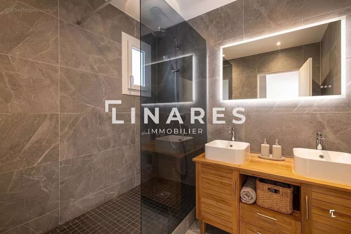 MON MERMOZ - Appartement T3/T4 de 115m2 - Deux balcons - Cave - 13008 CARRE D'OR - photo 6