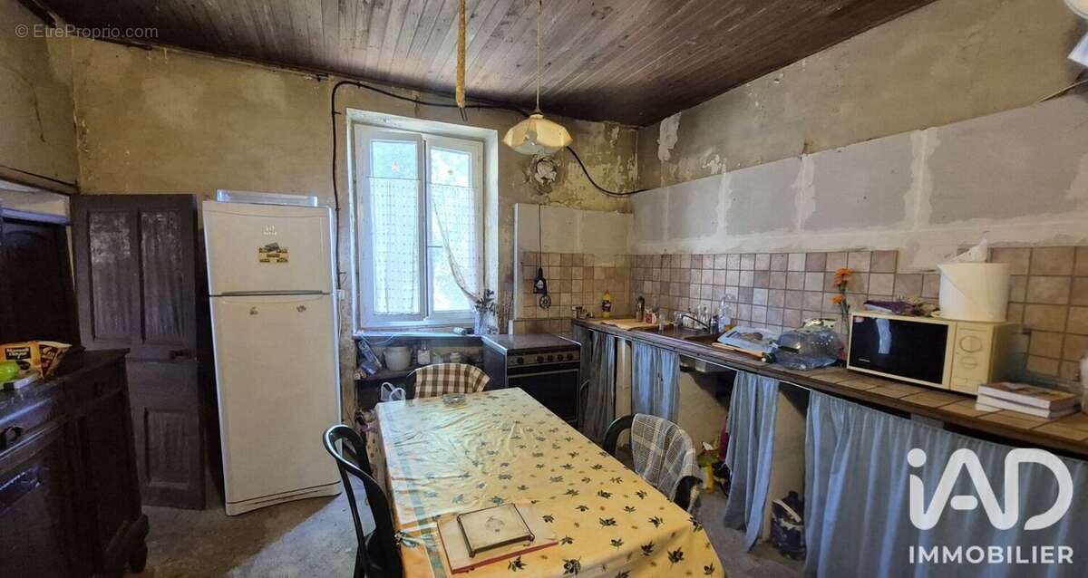 Maison 110 m² à Saint-Pierre-Bellevue  - photo 7