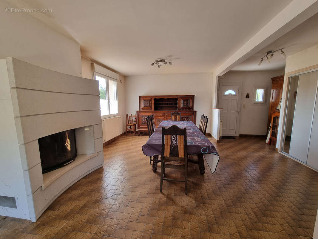 SAINT-ERBLON / ORGÈRES Maison de plain pied T5, 3 chambres, terrain de 1330m2 constructible. - photo 2