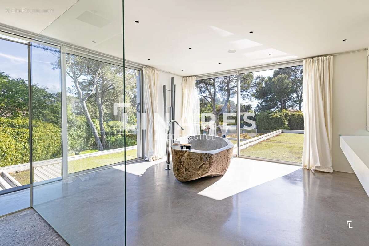 LA CONTEMPORAINE - Villa d’architecte de 529m2  - Vue Sainte-Victoire et prestations d’exception - 13100 - photo 29