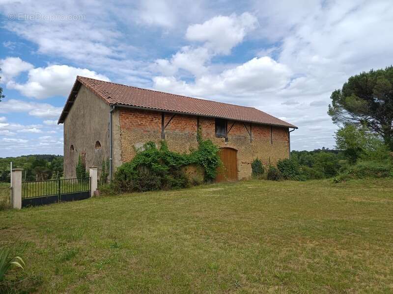 Propriété d'Exception : 2 Maisons, 450 m² de Dépendances et 6 Hectares de Terres - photo 2