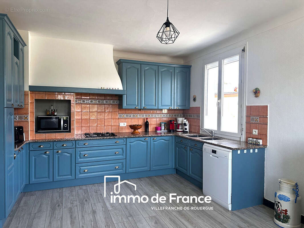Maison Vailhourles 204 m² habitables, 6 chambres, garage et abri camping-car sur 1075 m² de terrain clos - photo 5