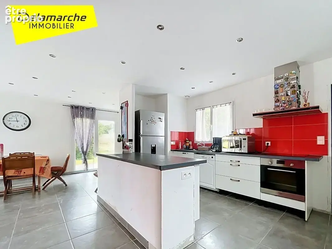 À vendre  a sartilly  baie bocage sur la commune de montviron maison moderne 3 chambres  garage attenant 1025 m² de terrain a 10 - photo 3