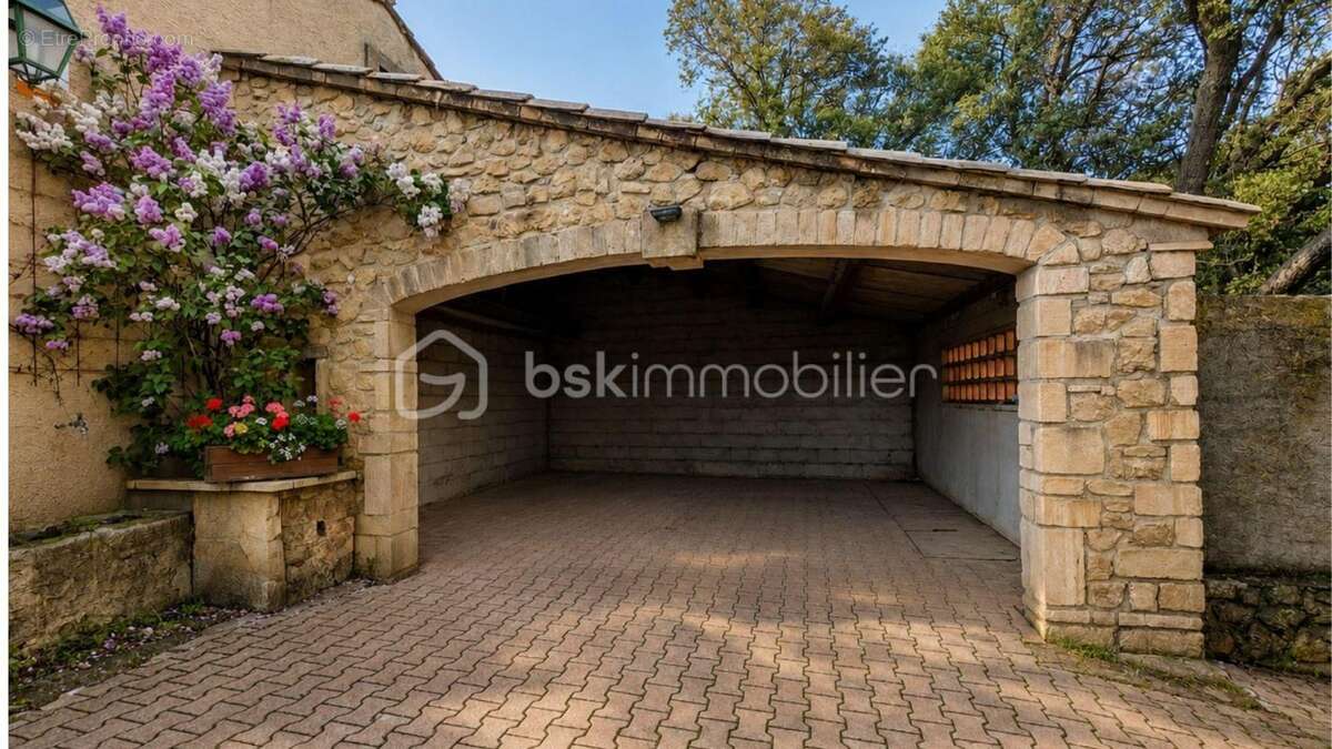 Un havre de paix au cœur des Alpilles Et si votre prochaine maison était celle où chaque journée ressemble à des vacances ? - photo 29