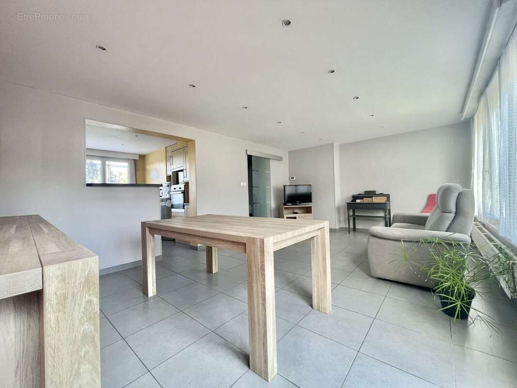 Maison à NEUVILLE-EN-FERRAIN