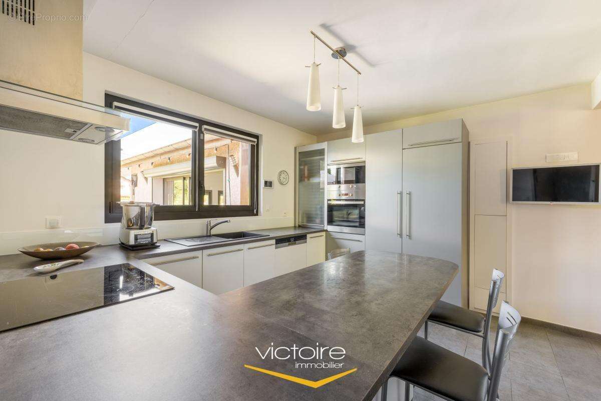 GENAS - Maison T5 avec jardin paysagé de 804 m2 avec piscine - photo 10