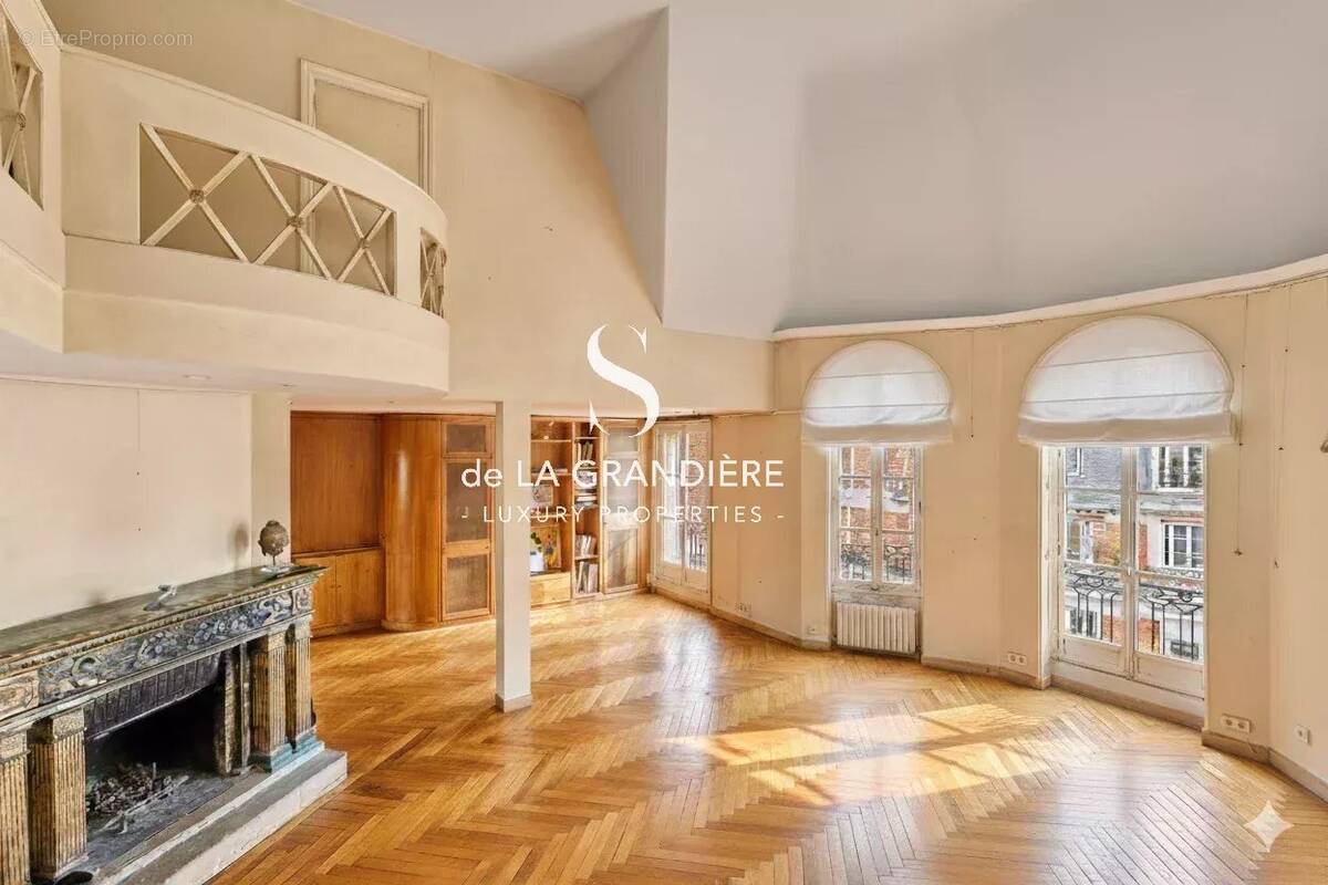 Appartement à PARIS-16E