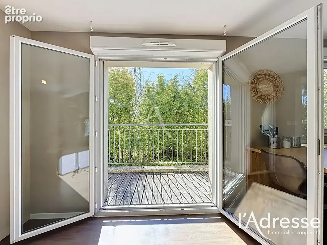 Saint-Avertin - T2 48 m² de 2011, terrasse sud, ascenseur, 2 parkings et cave - photo 7