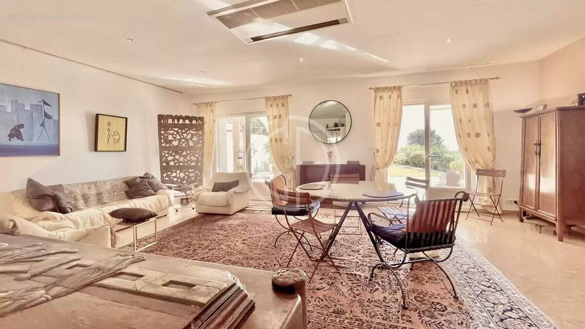 Appartement à LE CANNET