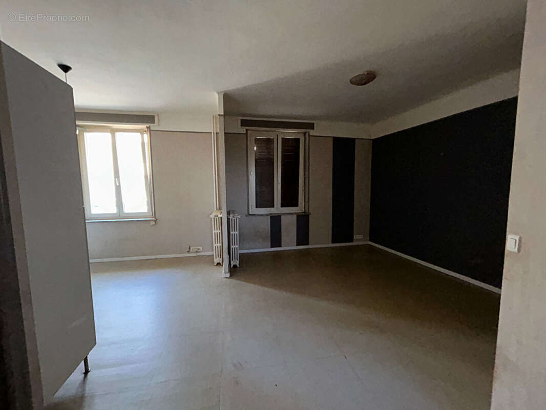 Appartement à CHARMES