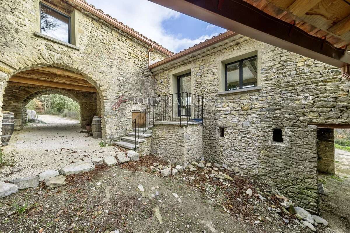 Maison à ENTRECHAUX