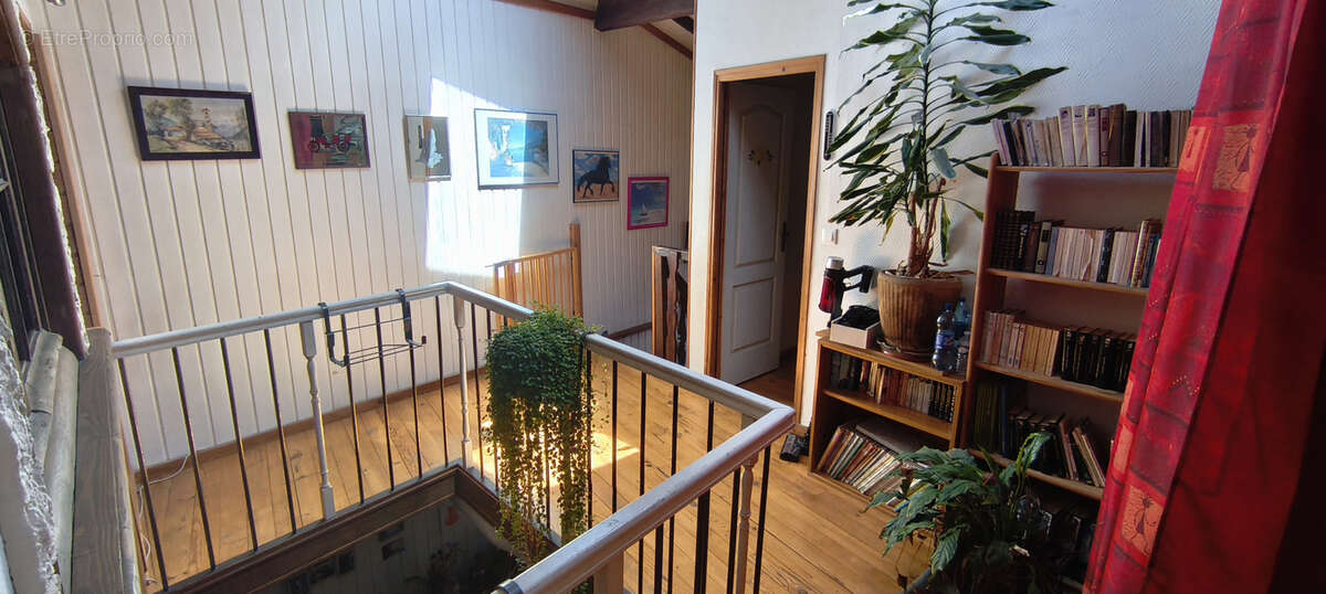Maison à acheter à Cournon-D'Auvergne 4 chambres, cour sans vis-à-vis - photo 13