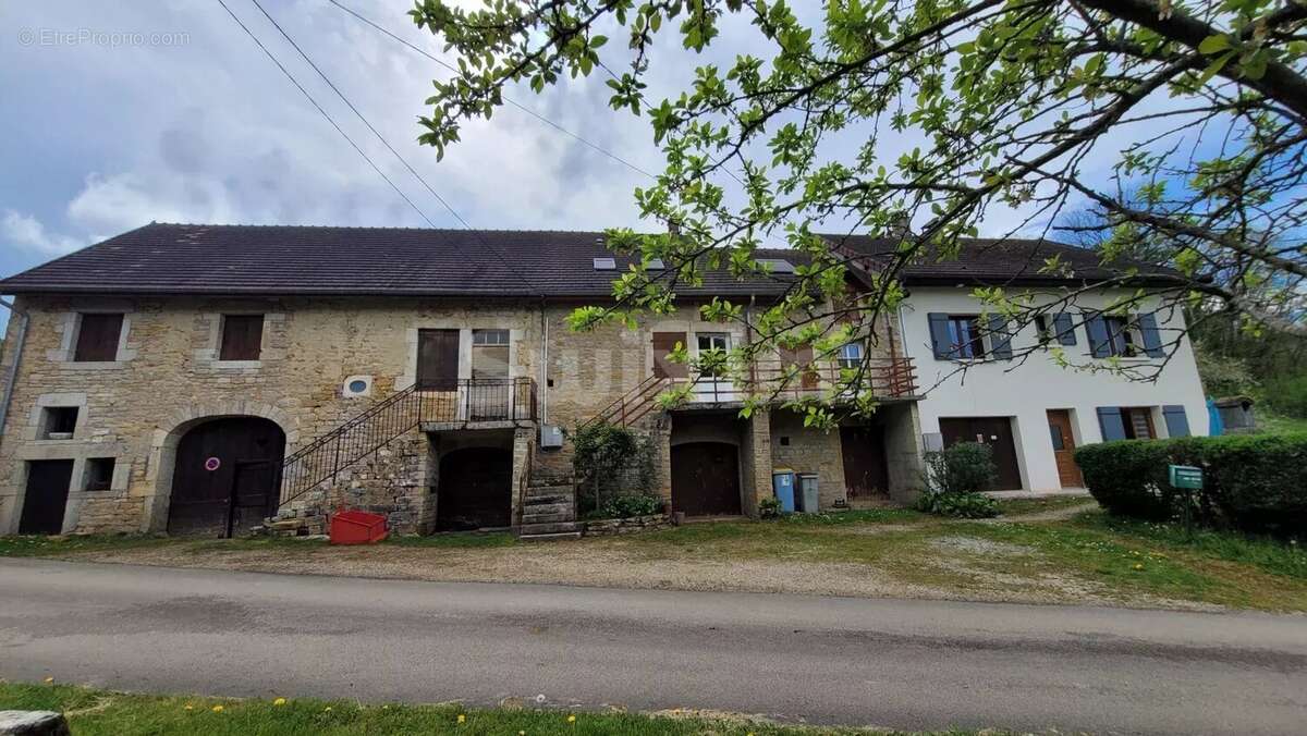 Maison à LONS-LE-SAUNIER