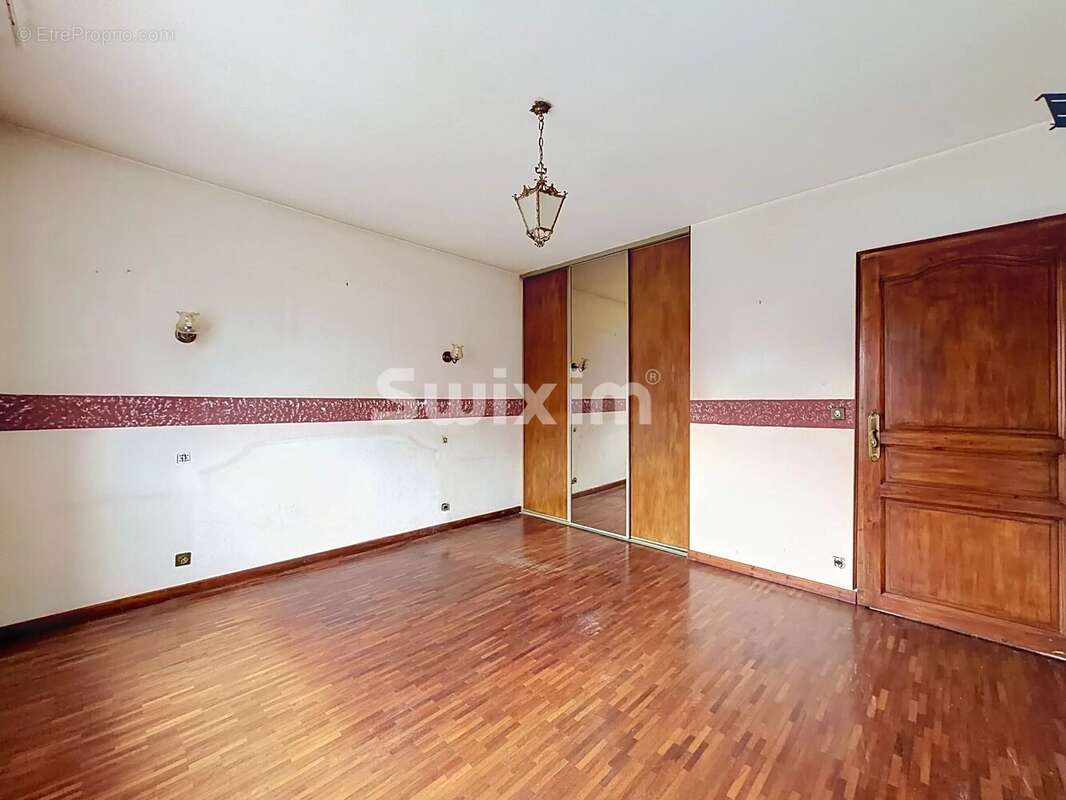 Maison à rénover avec grand terrain de 882 m² et combles aménageables – Arthaz-Pont-Notre-Dame - photo 5
